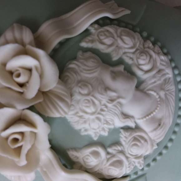 Stunning Porcelain Fully Functional Flower Watering Pot! - Picture 2 of 11